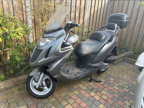 Nette Kymco grand dink bj 2012 incl topkoffer, Fietsen en Brommers, Scooters | Kymco, Zo goed als nieuw, Overige modellen, Ophalen