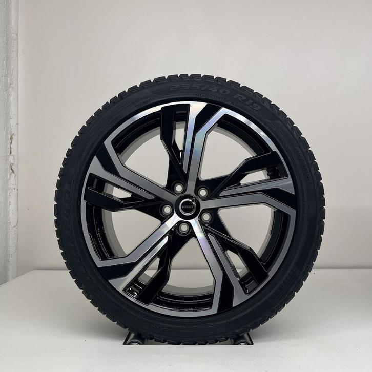 Volvo V60 / S60 - 19 inch - winterbanden NIEUW, Auto-onderdelen, Banden en Velgen, Banden en Velgen, Winterbanden, 19 inch, 235 mm