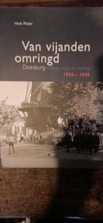 Van vijanden omringd - Doesburg 1930-1945, Ophalen of Verzenden, Tweede Wereldoorlog, Gelezen, Henk Pleiter