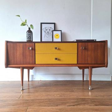 vintage dressoir beschikbaar voor biedingen