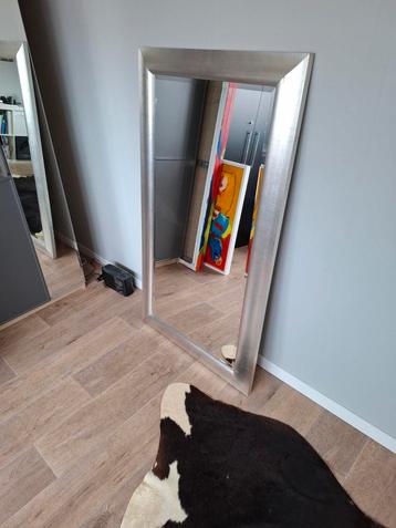 Grote spiegel 77x137cm beschikbaar voor biedingen