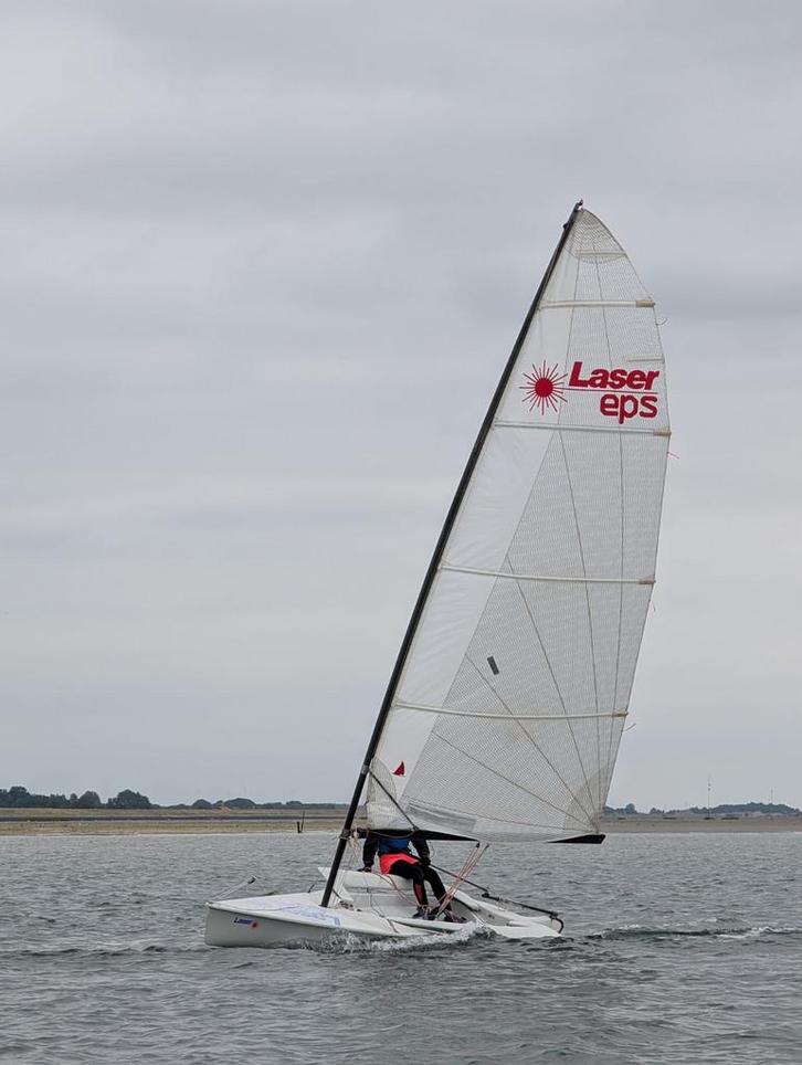 Laser Eps, Watersport en Boten, Open zeilboten, Gebruikt, Laser, 3 tot 6 meter, Polyester, Geen motor, Overige brandstoffen, Ophalen