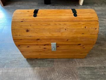 Houten kist beschikbaar voor biedingen