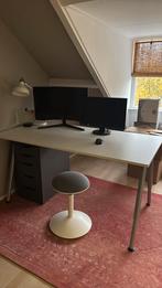 Bureau ikea, Huis en Inrichting, Ophalen, In hoogte verstelbaar, Zo goed als nieuw