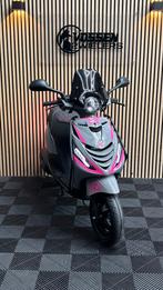 Piaggio Zip | Nardo Grey & Pink Edition| 1750 KM, Fietsen en Brommers, Scooters | Piaggio, Maximaal 45 km/u, Zip, Zo goed als nieuw