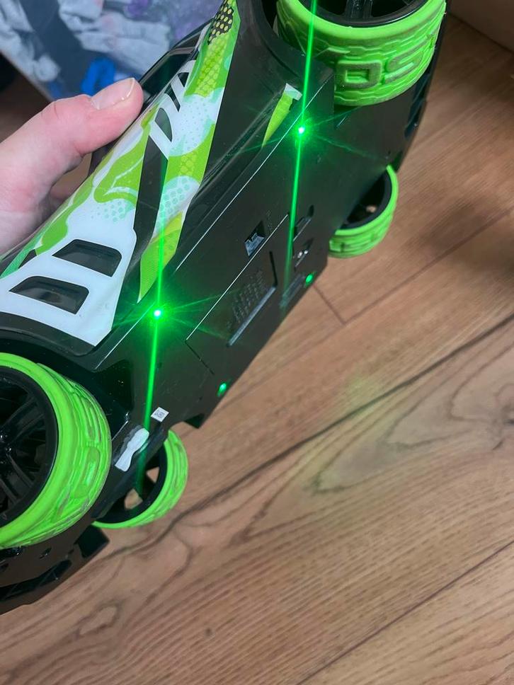 Silverlit Afstandsbedienbare Auto - Licht & Geluid, Kinderen en Baby's, Speelgoed | Speelgoedvoertuigen, Zo goed als nieuw, Afstandsbediening