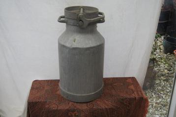 Melkbus met deksel beschikbaar voor biedingen