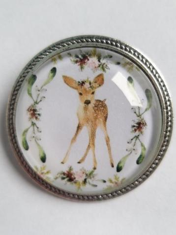 Zilverkleurige broche met bambi hertje ree beschikbaar voor biedingen