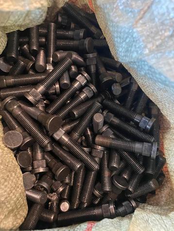 Wielbouten en wielmoeren M12x1,5 beschikbaar voor biedingen