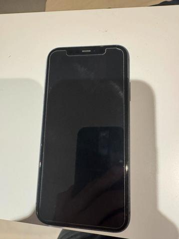 iPhone 11 128GB Zwart schade achterkant – werkt perfect beschikbaar voor biedingen