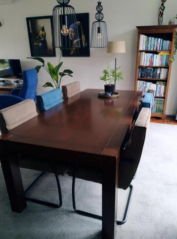 eettafel beschikbaar voor biedingen