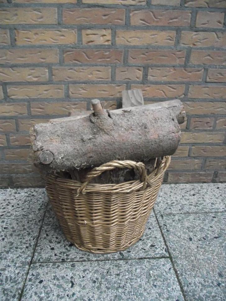byna gratis rieten mand met openhaardhout kachelhout z foto, Tuin en Terras, Haardhout, Blokken, Eikenhout, Minder dan 3 m³, Ophalen
