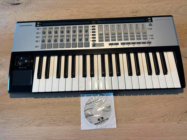 Novation Remote SL37 MIDI Controller, Muziek en Instrumenten, Midi-apparatuur, Gebruikt, Ophalen of Verzenden