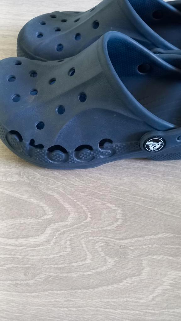 2 x paar Crocs:
maat M1 W3 = maat 33-35 en
blauw J2 zie foto, Kinderen en Baby's, Kinderkleding | Schoenen en Sokken, Zo goed als nieuw