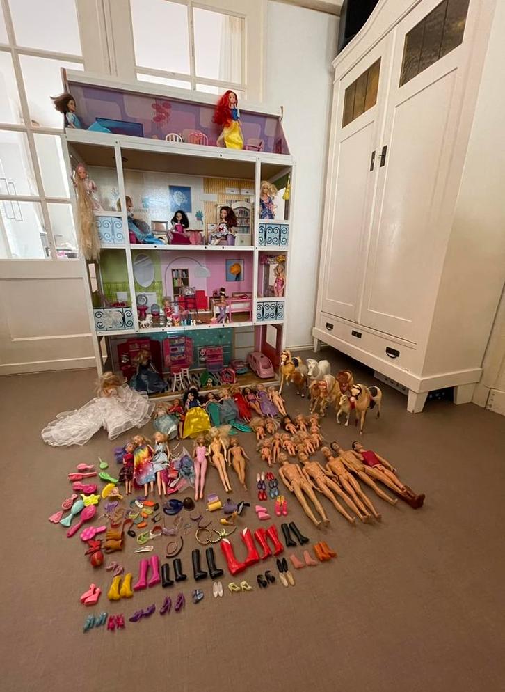 Een fantastisch levensgroot houten Barbie huis / Poppenhuis, Kinderen en Baby's, Speelgoed | Poppenhuizen, Gebruikt, Poppenhuis