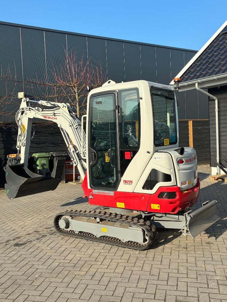 Nieuwe TAKEUCHI TB225E, Zakelijke goederen, Machines en Bouw | Kranen en Graafmachines, Graafmachine, Ophalen