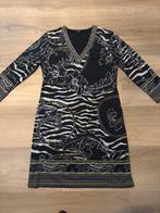 Elegante zwarte jurk met print - Maat L K/Design, Zwart, Maat 42/44 (L), Ophalen of Verzenden, Zo goed als nieuw
