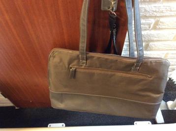 laptop tas beschikbaar voor biedingen