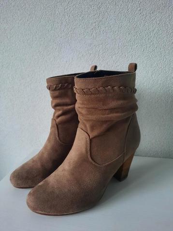 Trend One Beige Korte Laarsjes met Hak Maat 40 beschikbaar voor biedingen