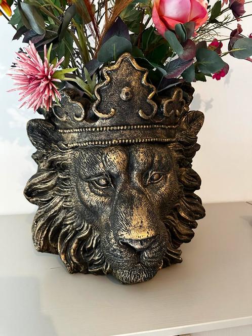 Decoratieve vaas / bloempot leeuwenkop kroon(excl. bloemen), Huis en Inrichting, Woonaccessoires | Vazen, Zo goed als nieuw, Overige kleuren