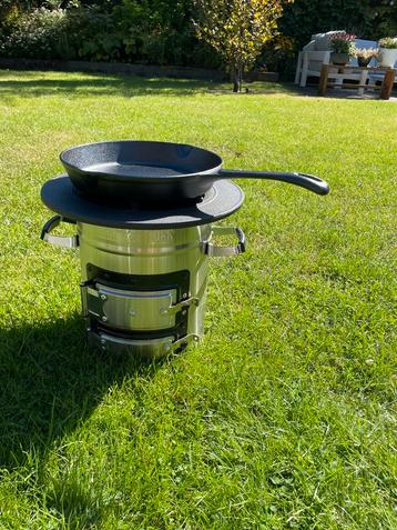 Raketoven/ camping oven met gietijzeren pan ZGAN beschikbaar voor biedingen
