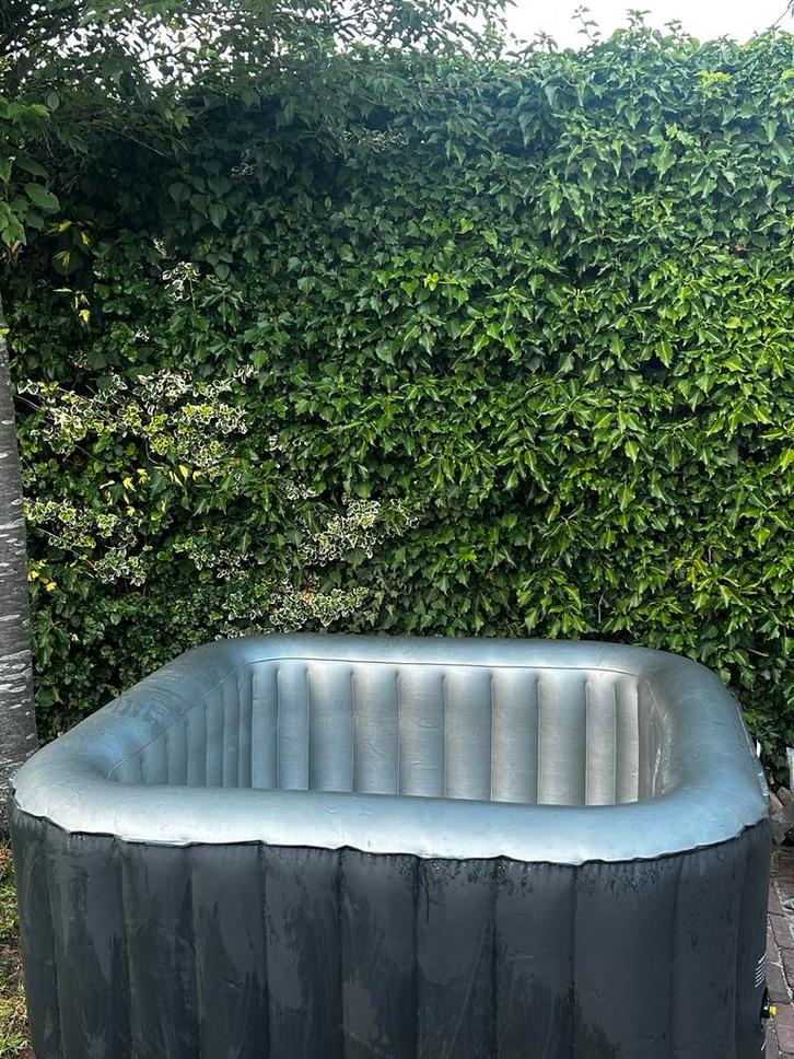MLine Jacuzzi 150 cm - Vierkant bubbelbad, Tuin en Terras, Bubbelbaden en Hottubs, Gebruikt, Opblaasbaar, Afdekzeil, Ophalen