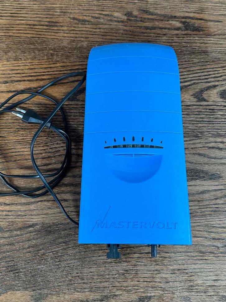 Mastervolt 600 watt Omvormer, Doe-het-zelf en Verbouw, Elektra en Kabels, Gebruikt, Stopcontact, Ophalen of Verzenden