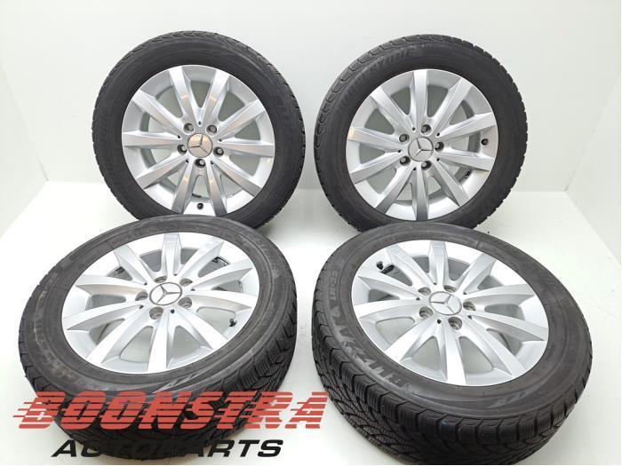 Sportvelgenset + winterbanden van een Mercedes A-Klasse, Auto-onderdelen, Banden en Velgen, Gebruikt, 3 maanden garantie, Ophalen of Verzenden
