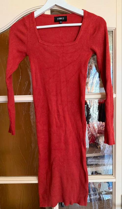 Retro rode strakke jurk maat S/M, Kleding | Dames, Jurken, Zo goed als nieuw, Maat 36 (S), Rood, Knielengte, Ophalen of Verzenden