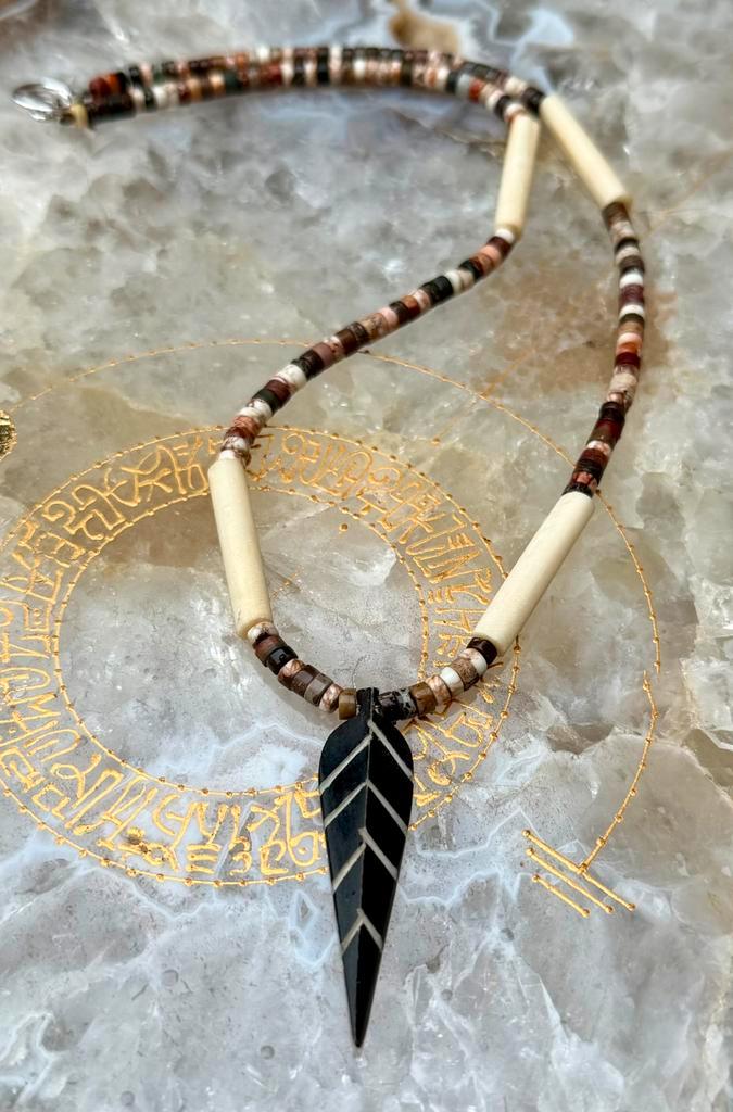 OVERGEDRAGEN Veer van Bizonbot met Yakbot en fossiel kralen, Sieraden, Tassen en Uiterlijk, Kettingen, Nieuw, Ophalen of Verzenden