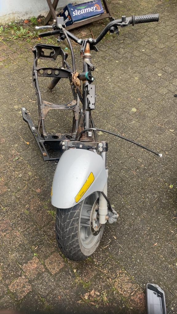 Piaggio fly frame zonder 123, Fietsen en Brommers, Snorfietsen en Snorscooters, Gebruikt, Piaggio, Benzine, Ophalen