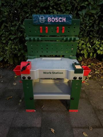 Bosch speelgoedwerkbank inclusief veel extra attributen beschikbaar voor biedingen
