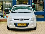 Hyundai I20 1.4i i-Motion AUTOMAAT 101PK! NL AUTO NAP! 1e ei, Auto's, Hyundai, Te koop, Zilver of Grijs, Benzine, 101 pk