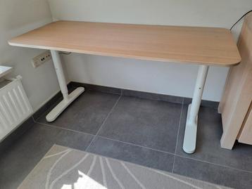 Ikea hoogte verstelbaar bureau Bekant 140x60 - afbeelding 1
