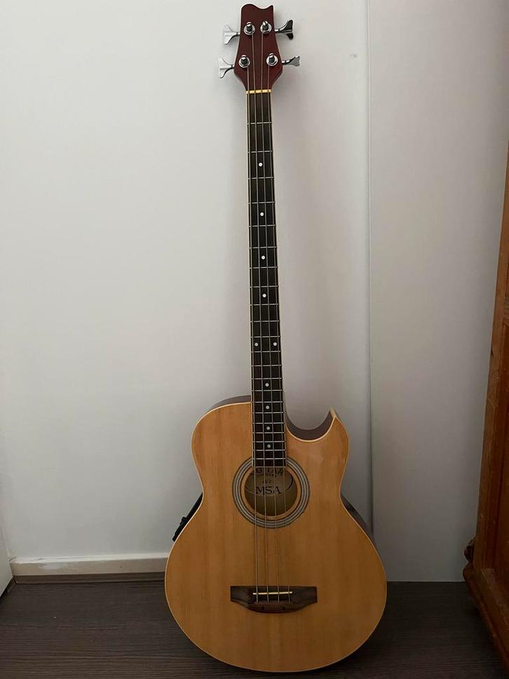 Basgitaar met koffer en versterker - Complete set!, Muziek en Instrumenten, Snaarinstrumenten | Gitaren | Bas, Gebruikt, Akoestisch