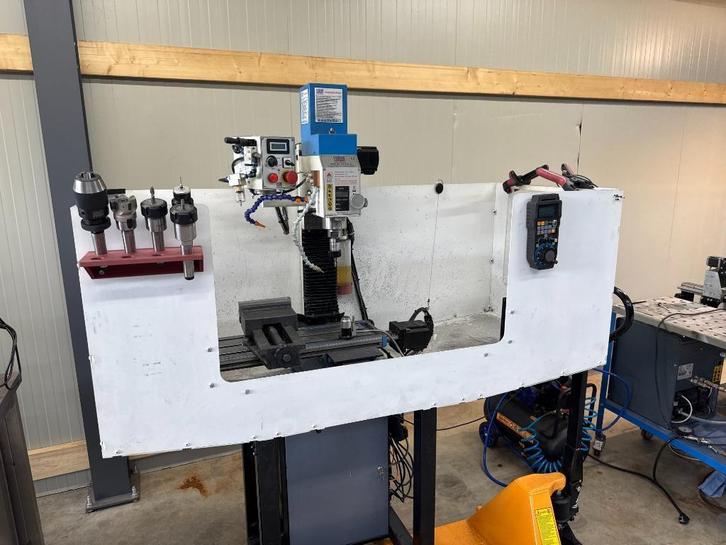 CNC HBM BF25 freesbank - veel extra’s!, Doe-het-zelf en Verbouw, Gereedschap | Freesmachines, Gebruikt, Elektrisch, Overige soorten