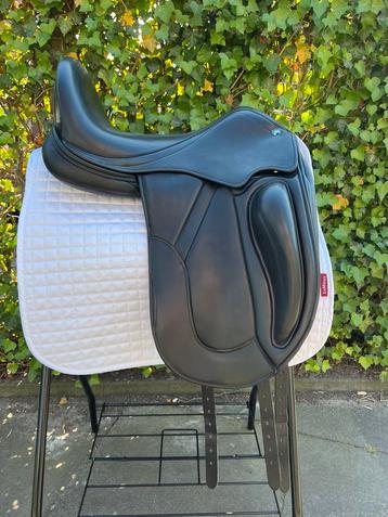 Dressuur zadel 17 inch diepe zit dressuurzadel zgan beschikbaar voor biedingen