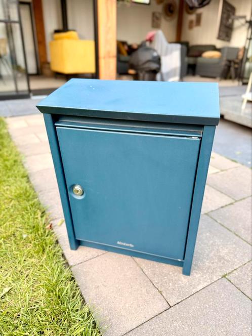 Brabantia brievenbus blauw, Tuin en Terras, Brievenbussen, Gebruikt, Wandbrievenbus, Aluminium, Ophalen