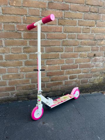 Roze/Witte Kinderstep beschikbaar voor biedingen