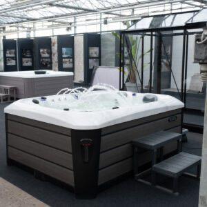 Luxe jacuzzi 3 personen NIEUW beschikbaar voor biedingen