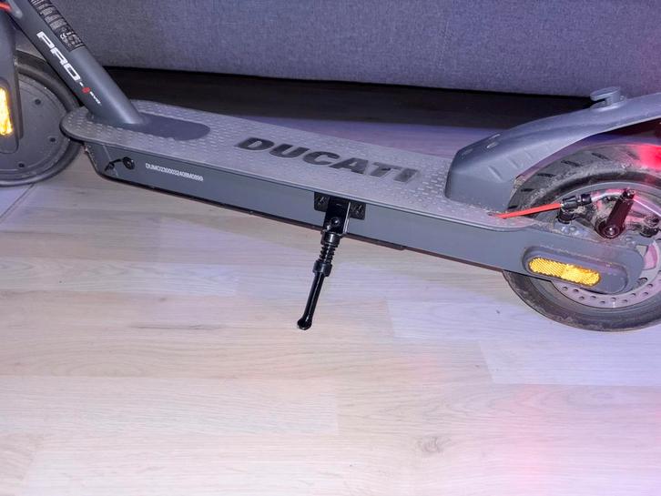 Ducati Elektrische Step - Perfect voor de Stad!, Fietsen en Brommers, Steps, Zo goed als nieuw, Elektrische step (E-scooter), Ophalen of Verzenden