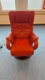 Comfortabele sta-op stoel met afstandsbediening, Ophalen, Zo goed als nieuw, 50 tot 75 cm, Leer