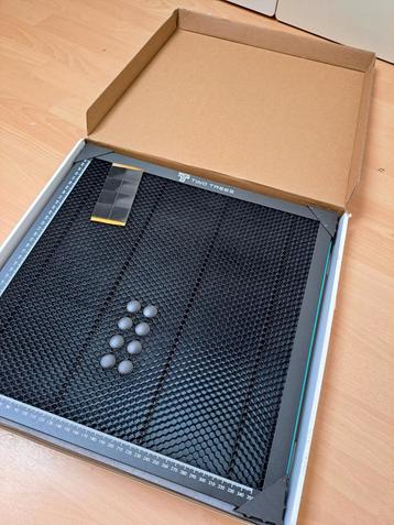 Nieuw in doos Honingraat werktafel lasersnijden 350x350mm beschikbaar voor biedingen