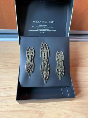 Uniek! Iris van Herpen Aveda set 3 haarspelden goudkleurig beschikbaar voor biedingen