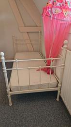 Ikea meisjes bed., Kinderen en Baby's, Kinderkamer | Bedden, Ophalen, 85 tot 100 cm, Zo goed als nieuw, Matras
