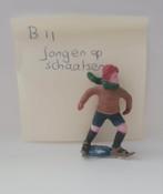 B11, jongen op schaatsen, kerstdorp, Diversen, Kerst, Ophalen of Verzenden, Zo goed als nieuw