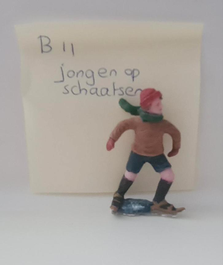 B11, jongen op schaatsen, kerstdorp, Diversen, Kerst, Zo goed als nieuw, Ophalen of Verzenden