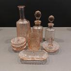 Roze glazen toiletset / kaptafelset jaren 50, Antiek en Kunst, Ophalen of Verzenden