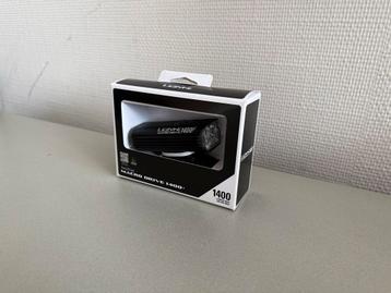 Lezyne Macro Drive 1400+ Fietslamp / Koplamp - Nieuw beschikbaar voor biedingen