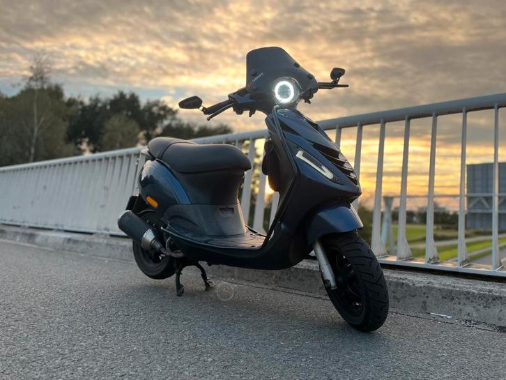 Piagio Zip 4tac 50cc scooter blauw, Fietsen en Brommers, Scooters | Piaggio, Zo goed als nieuw, Zip, Maximaal 45 km/u, Benzine